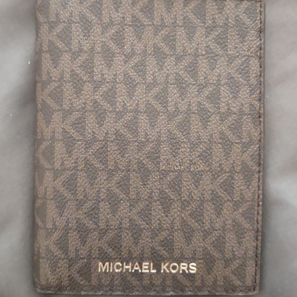 Michael Kors Passport
